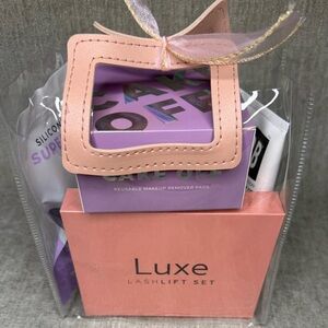 ULTIMATE SELF-CARE BEAUTY BUNDLE ✨
🎁 Over $120 Retail Value – All Brand New –